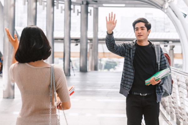 8 Kebiasaan yang Muncul saat Kamu Doyan Nonton Drama Korea
