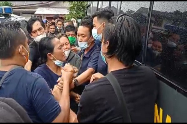 Rekontruksi Pembunuhan Janda Muda Pengemudi Ojol Digelar, Keluarga Korban Ngamuk