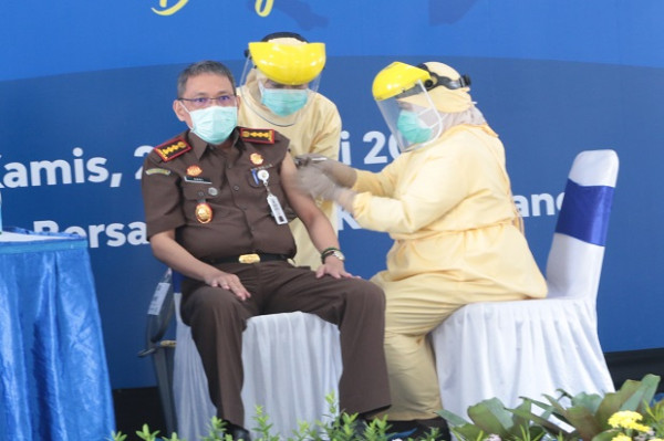 Hari Pertama Vaksinasi, Tingkat Kematian Akibat COVID-19 di Kota Malang Turun Jadi 8,8%