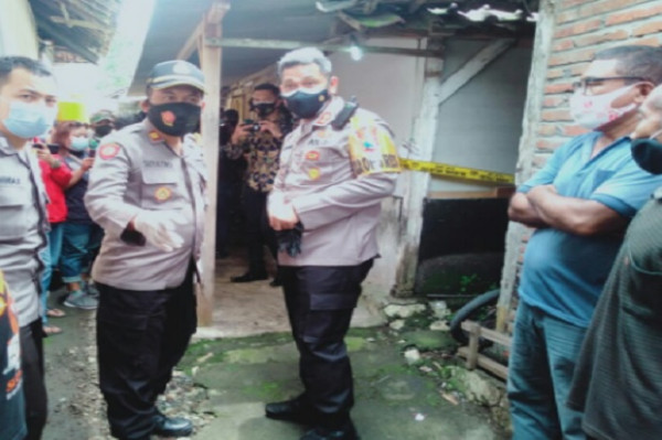 Tragis, Ayah Tewas Tergantung, 2 Anak Meregang Nyawa di Tempat Tidur