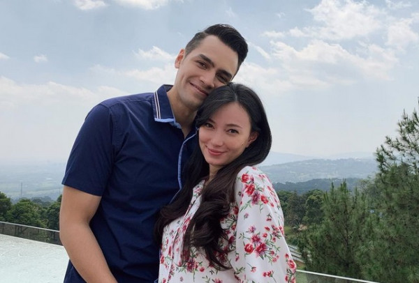5 Artis Ini Putuskan Pindah Agama untuk Menikah?