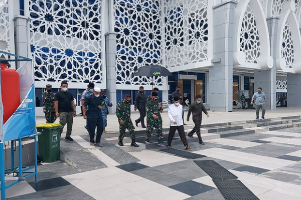 Pangdam Hasanuddin Tinjau Sarana Fitness Korem 143 dan Salat Jumat di Masjid Al-Alam