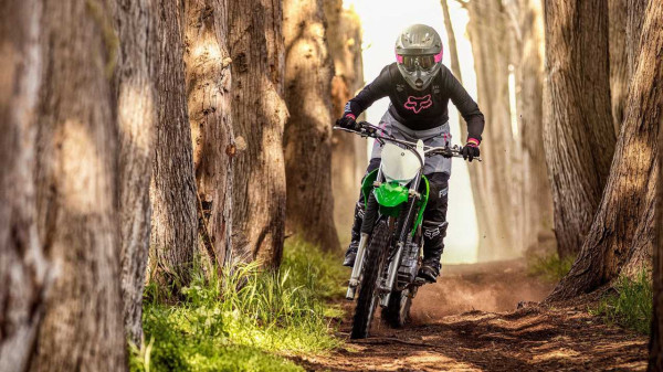 Kawasaki KLX230R S 2021 Enak Dipakai Off Road dan di Jalan Raya