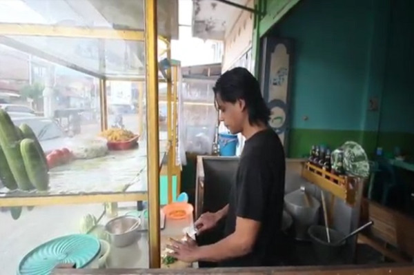 Disebut Mirip Shahrukh Khan Ini Keseharian Teuku Hasnawi Pria asal Aceh