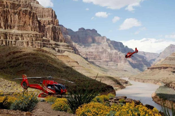 Ingin Liburan Makin Berkesan, Cobain Tur Helikopter Spektakuler di Berbagai Dunia