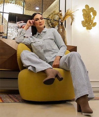 Tiru Gaya Empat Seleb Cantik Ini dengan Boots Stuart Weitzman