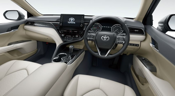 Mengejutkan, Diam-diam Toyota Camry Berdandan Lagi