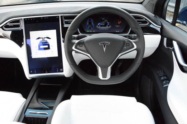 Gisel Beli Tesla Model X Rp3 Miliar untuk Antar Gempi Sekolah