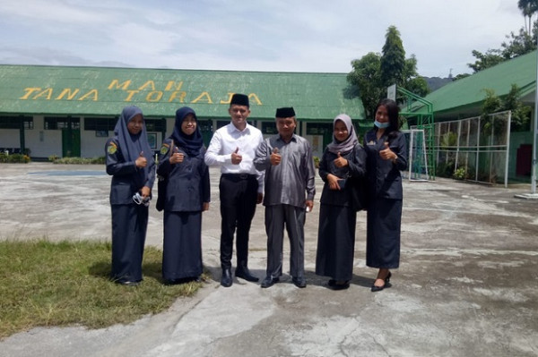 Kisah Eti Kurniawati Guru Kristen Pertama yang Mengajar Madrasah di Tana Toraja