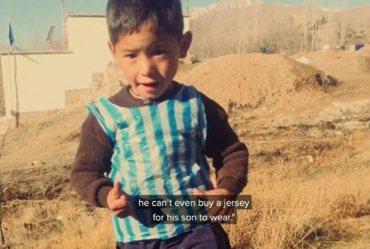 Kisah si Bocah Kantong Plastik Fans Messi dan Ancaman Diculik Taliban
