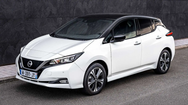 Berusia Satu Dekade, Nissan Beri Hadiah Nissan Leaf yang lebih Segar