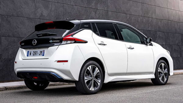 Berusia Satu Dekade, Nissan Beri Hadiah Nissan Leaf yang lebih Segar