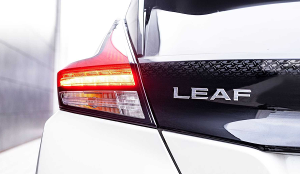 Berusia Satu Dekade, Nissan Beri Hadiah Nissan Leaf yang lebih Segar