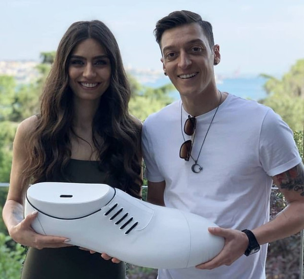 Perkenalkan, Ini 5 WAGs Pesepak Bola Muslim Paling Menawan