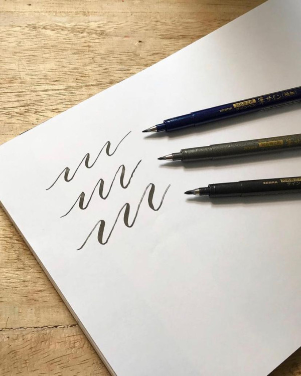 Cara Memilih Brush Pen dan Tinta Hand Lettering Sesuai Kebutuhan