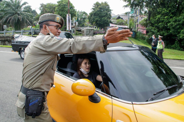 Terjaring Razia Ganjil Genap di Bogor, Ayu Ting Ting Pakai Mini Cooper S Rp800 Juta