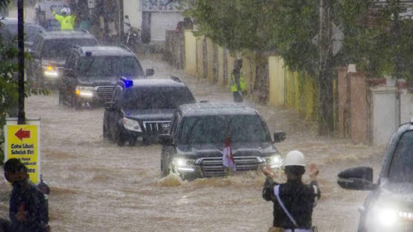Mobil Presiden Jokowi yang Menembus Banjir Kalimantan Diburu di Amerika