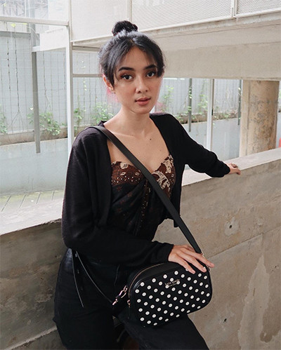 Tampil Trendy dengan Tas Kecil, Gaya 3 Artis Ini Bisa Ditiru