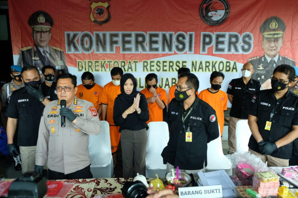 Pabrik Kosmetik Ilegal Digerebek, Polda Jabar Amankan Tiga Warga Padalarang