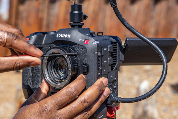 Canon EOS C70, Kamera Sinema dengan Mount RF Berbodi Ringkas