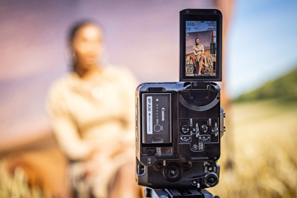 Canon EOS C70, Kamera Sinema dengan Mount RF Berbodi Ringkas