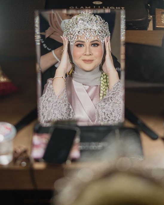 Yuk, Intip Gaya Cantik Kesha Ratuliu dengan Adat Sunda di Momen Pernikahannya