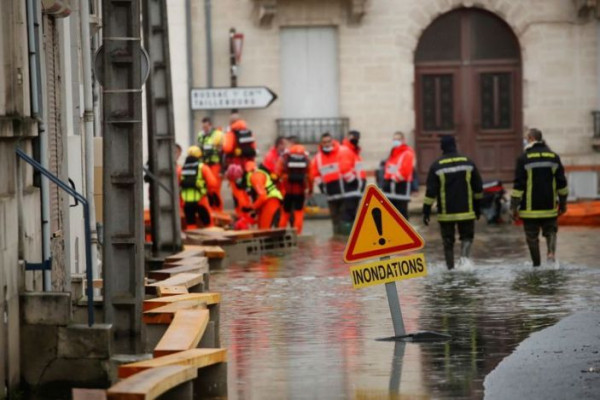 Prancis Barat Daya Dilanda Banjir Besar, Wilayah Paris Siaga
