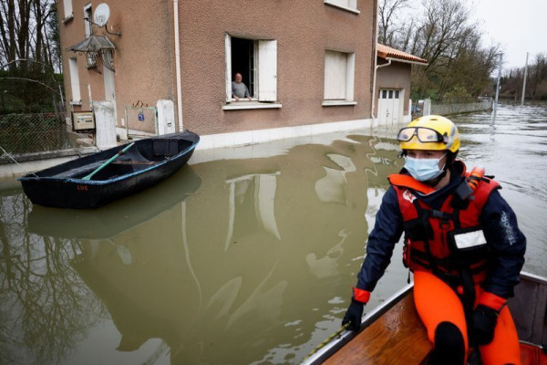 Prancis Barat Daya Dilanda Banjir Besar, Wilayah Paris Siaga