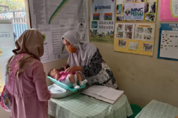 MNC Peduli Serahkan Bantuan dan Penyuluhan Gizi Posyandu di Wates Jaya Sukabumi