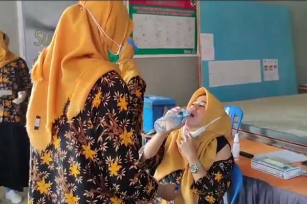 Dokter Cantik Kepala Puskesmas Ini Histeris saat Hendak Divaksin COVID-19