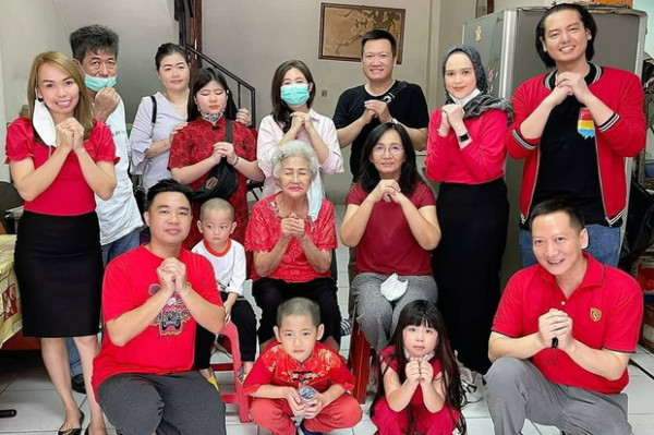 Artis-Artis Berdarah Tionghoa Ini Pilih Islam sebagai Agamanya