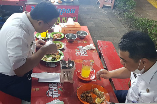 20.000 Warung Nasi Terancam Tutup, Anies dan Ariza Kompak Wisata Kuliner ke Senen