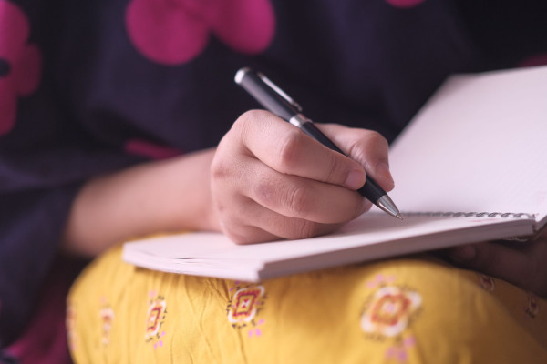 7 Cara Menulis Surat Cinta yang Efektif Menurut Ahli