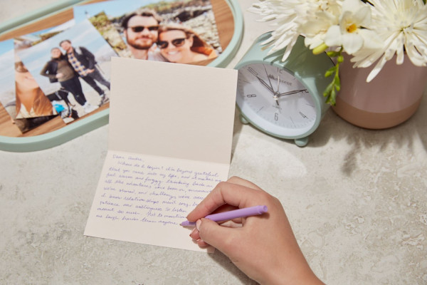 7 Cara Menulis Surat Cinta yang Efektif Menurut Ahli