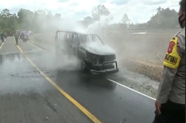Mobil Polisi Kehutanan Dibakar Orang Tak Dikenal dekat Area Pembalakan Liar