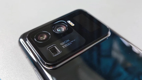 Dahsyat, Xiaomi Mi 11 Ultra Punya Layar Kecil di Tonjolan Kameranya
