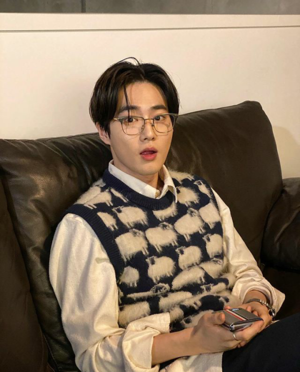 5 Idol K-Pop dengan Kisah Cinta Pertama Menyedihkan, dari Member EXO hingga SEVENTEEN
