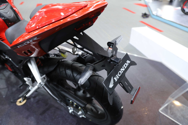 Total Cuma Rp1,5 Juta, Ini 6 Aksesori Resmi yang Bikin Honda CBR150R 2021 Lebih Ciamik!