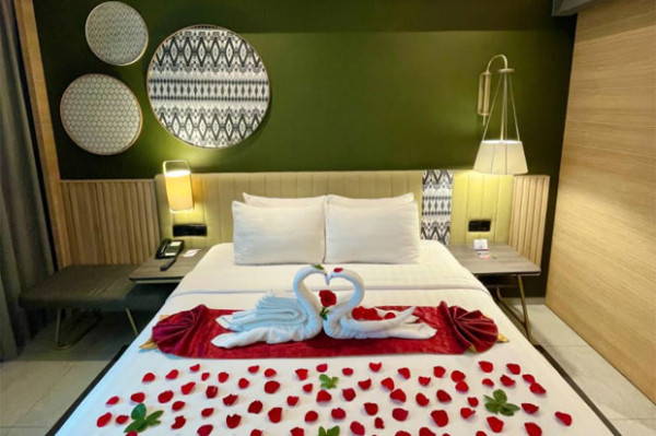 Mercure Makassar Nexa Pettarani Beri Kado Spesial Valentine ke Pemenang Lomba Foto
