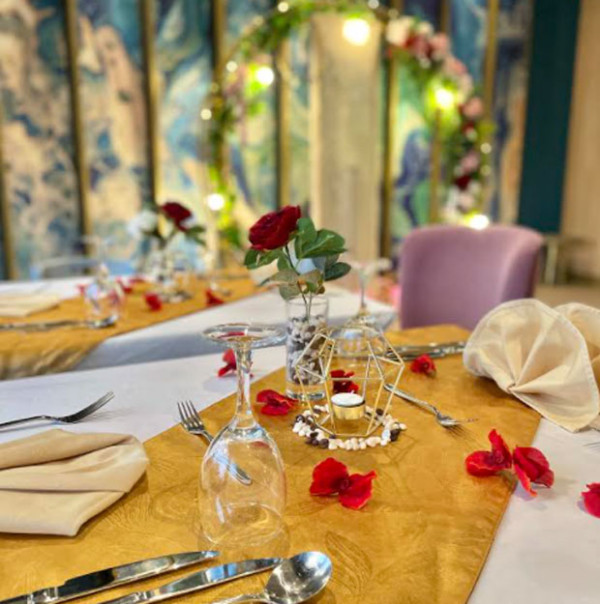 Mercure Makassar Nexa Pettarani Beri Kado Spesial Valentine ke Pemenang Lomba Foto