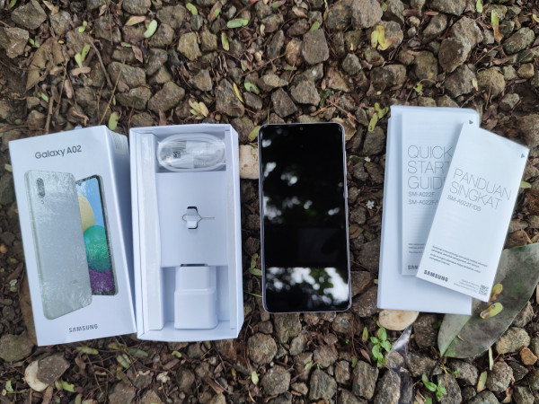 Unboxing, Harga, dan Spesifikasi Galaxy A02, Ponsel Sejutaan Berdesain Denim