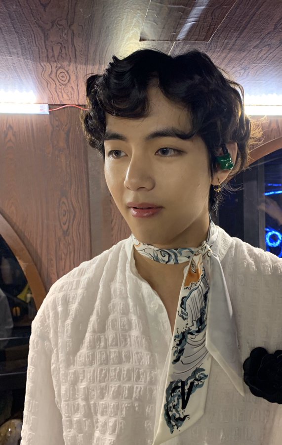 J-Hope Sebut V BTS Mirip Lee Min-Ho 12 Tahun yang Lalu