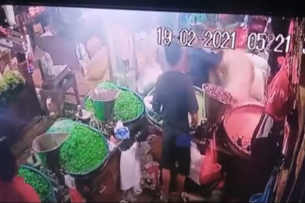 Sadis, Pembunuh Berdarah Dingin Habisi Korban dengan 14 Tusukan di Tengah Pasar