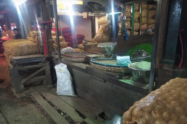 Sadis, Pembunuh Berdarah Dingin Habisi Korban dengan 14 Tusukan di Tengah Pasar