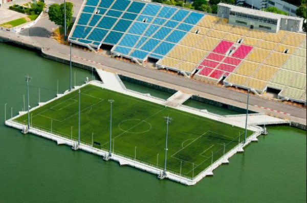 10 Stadion Sepak Bola Teraneh di Dunia: Kastil sampai Jalur Kereta