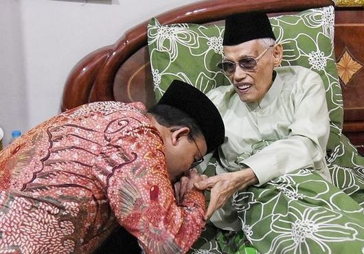 Melihat Potret Kemesraan Anies dengan Ulama Kharismatik