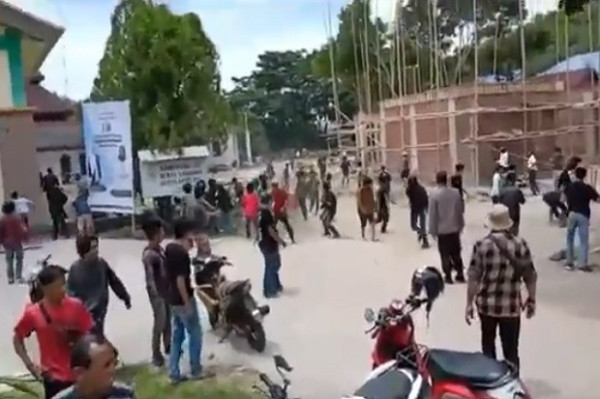 Mahasiswa HMI dan PMII Bentrok di Kampus Al’Asyariah Mandar, Belasan Korban Terluka