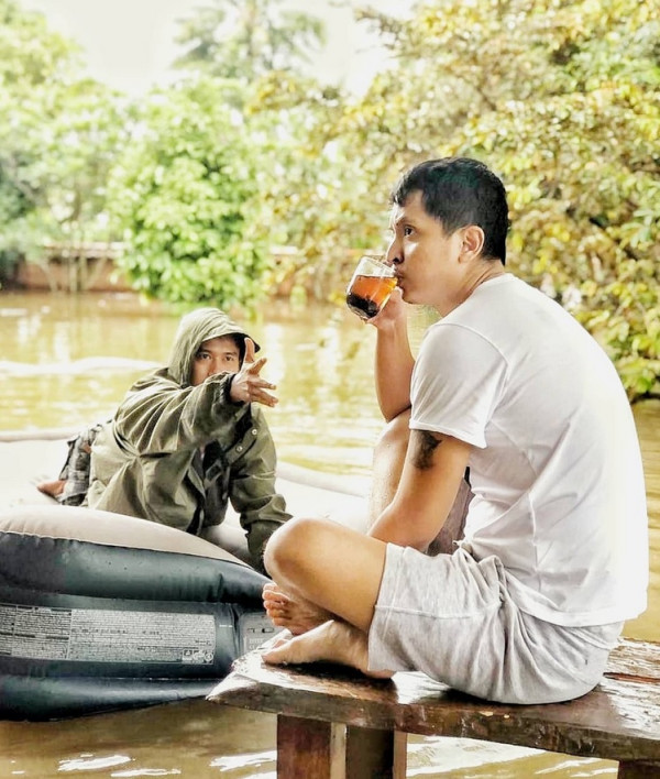 Banjir di Rumah Roy Marten Sepinggang Orang Dewasa