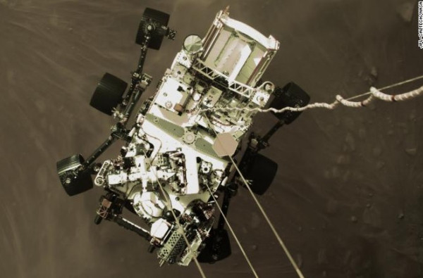 NASA Rilis Foto Berwarna Pertama Permukaan Mars yang Dikirim Perseverance