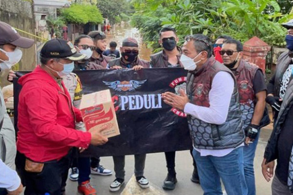 Peduli Dampak Banjir, Komunitas Harley Davidson Beri Bantuan